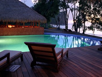 PoolLoungeView